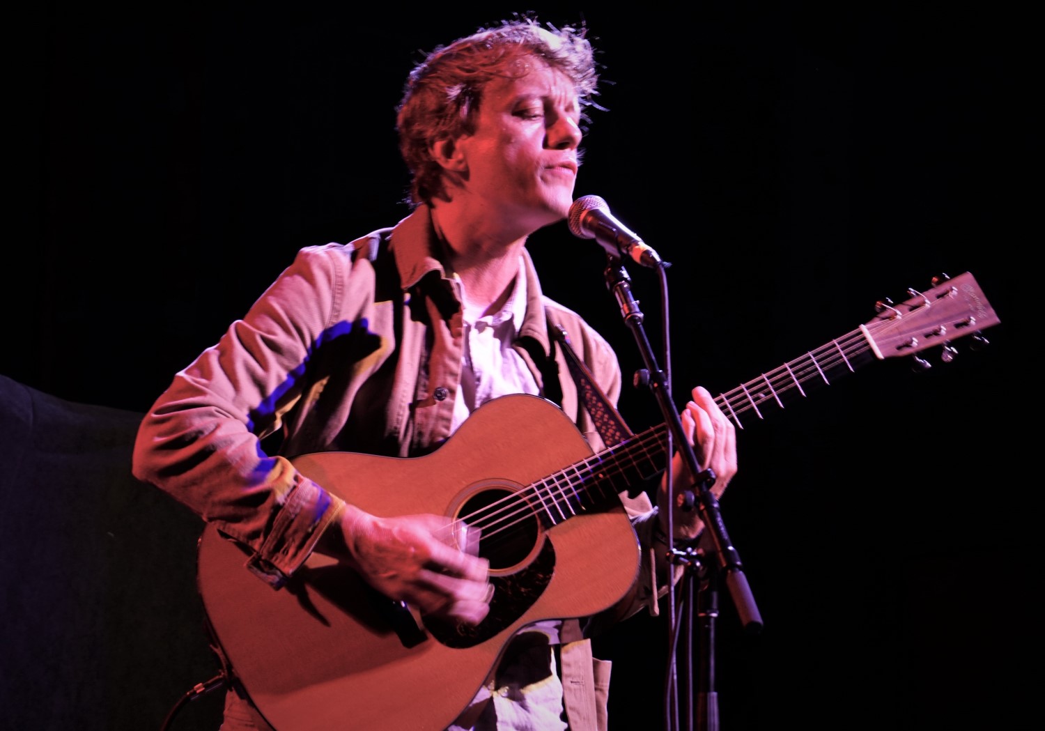 Steve Gunn Performs at a Newport After Show – You Make My World Rock